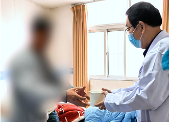 月圆人团圆·爱在军海间——郑州军海医院元宵节病房慰问暖人心